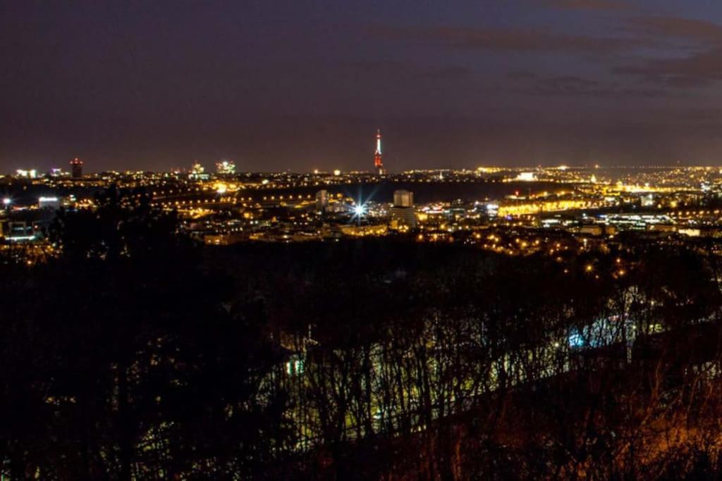 Cozy Friendly Place With Free Parking Prag Exterior foto